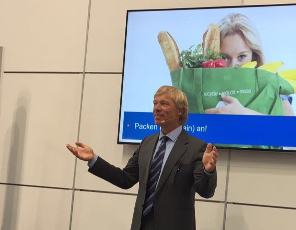 Karsten Schröder fordert mehr Innovation von der Verpackungsindustrie hin zur Kreislaufwirtschaft